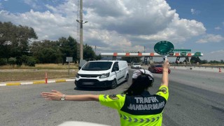 Otobanda yaya olarak kaçmaya çalışan düzensiz göçmen yakalandı