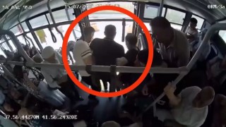 Otobüste fenalaşan yolcu hastaneye yetiştirildi, o anlar kameraya yansıdı