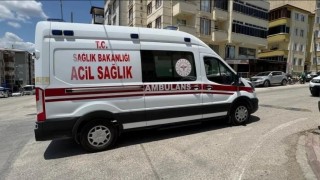 Otomobil ile motorlu bisiklet çarpıştı, 1 yaralı