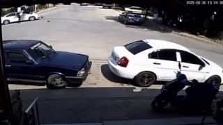 Otomobil ile motosikletin çarpıştığı kaza kamerada