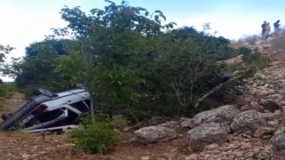 Otomobil şarampole yuvarlandı: 3 yaralı