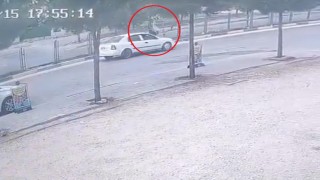 Otomobil yayaya çarptı