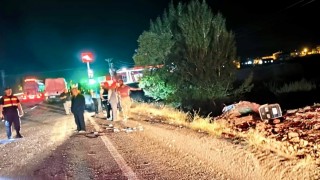 Otomobilin çarptığı traktörün sürücüsü ağır yaralandı