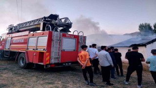 Özalpte yangın maddi hasara yol açtı