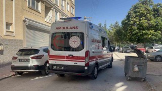 Birinci kattan düşen 1 buçuk yaşındaki çocuk hastaneye kaldırıldı