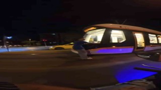 Seyir halindeki tramvaya asılarak paten kaydı, uyarıya Zevkli oluyor cevap verdi