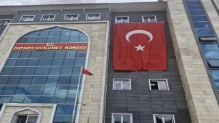 Patnosta sokaklar al bayrakla donatıldı