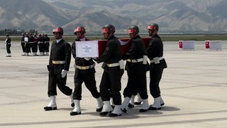 Pençe-Kilit bölgesinde şehit olan askerler için Yüksekovada uğurlama töreni düzenlendi