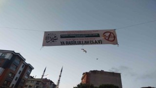 Peygamberimize yönelik karikatüre afişli protesto