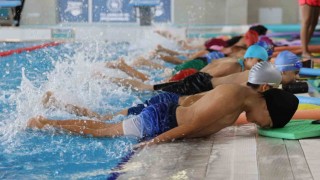 Pınarbaşı Yüzme Havuzunda yıllar sonra ilk kulaç atıldı