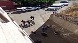 Polise yakalanmamak için girdiği bacada sıkıştı