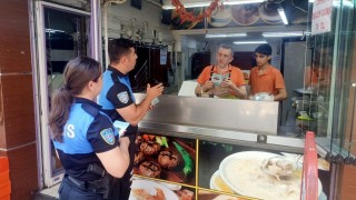 Polisler esnafları bilgilendirdi