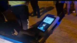 Polisten kaçan ehliyetsiz alkollü sürücünün yakınları gazetecilere saldırdı