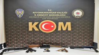 Polisten ruhsatsız silah operasyonu