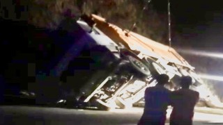 Pütürgede yol çalışması yapan araç devrildi: 1 yaralı