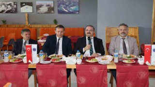 Rektör Hacımüftüoğlu okul yöneticileriyle bir araya geldi