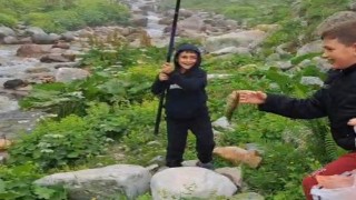 Rizeli miniklerin görülmeye değer ilk balık tutma mutluluğu