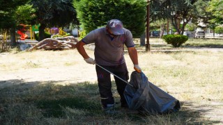 Sabah temizlenen parkı bu hale getirdiler