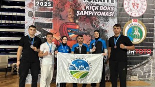 Sakarya Büyükşehir Kick Boks sporcularından İzmirde madalya yağmuru