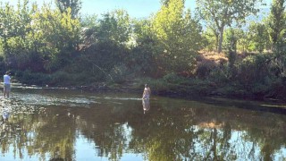 Sakarya Nehrine giren iki çocuk suda kayboldu