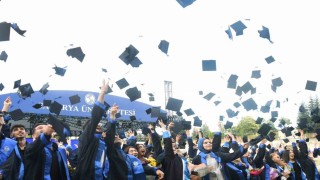 Sakarya Üniversitesinde mezuniyet coşkusu