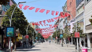 Sakaryada cadde ve sokaklar ay-yıldızlı bayraklarla donatıldı