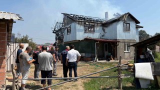 Sakaryada iki katlı ev alev topuna döndü