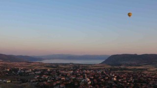 Salda Gölü sıcak hava balonları ve triatlonla turizmin yeni yıldızı olmayı hedefliyor