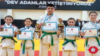 Salihlili judocular Erel ve Madan, Mardinde şampiyon oldu