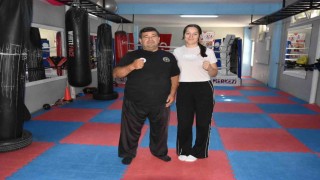 Şampiyonlar, hakemler ve antrenörler Manisa Muaythai Eğitim Merkezinden yetişiyor