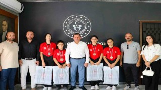 Şampiyonlardan Kabakcıya ziyaret