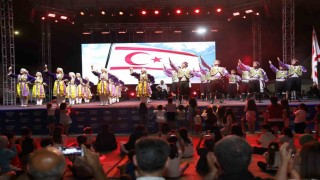 Samsunda Uluslararası Halk Oyunları Festivali coşkusu