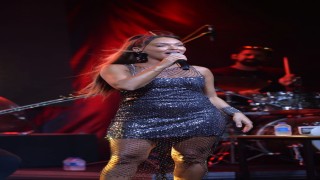 Sanatçı Onurluer Bodrumda müzikseverlere unutulmaz bir gece yaşattı