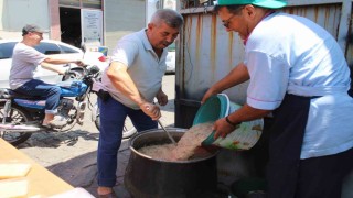 Sanayi esnafı aşure geleneğini devam ettirdi
