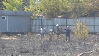 Sancaktepede park halindeki kamyon alev alev yandı