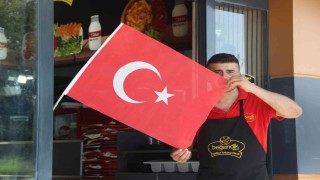 Şanlıurfa al bayraklarla donatıldı