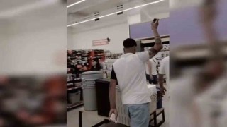 Şanlıurfada markette etrafa deodorant sıkan şahıs gözaltına alındı