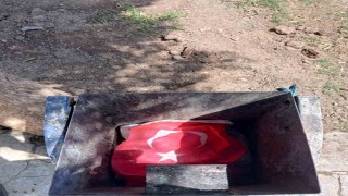 Şanlıurfalı işçinin bayrak hassasiyeti takdir topladı
