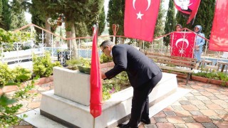 Sarıgöl Kaymakamından şehit kabrine anlamlı ziyaret