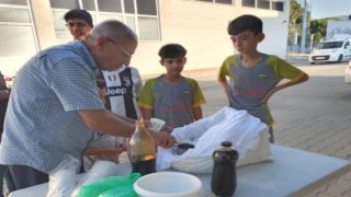 Sarıgölde pekmezli Karbastı ikramı serinlik getirdi