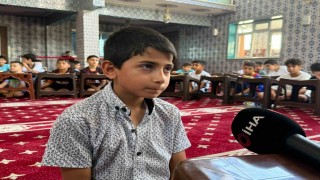 Savaşta tek bacağını kaybeden 8 yaşındaki Suriyeli çocuk arkadaşlarına sabrıyla örnek oluyor