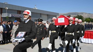 Şehit Üsteğmen Tuğrul Özsunun naaşı memleketi Edirneye uğurlandı
