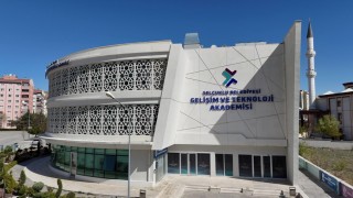 Selçukluda okul dışı öğrenme ortamları yaz döneminde de eğitimlerine devam ediyor