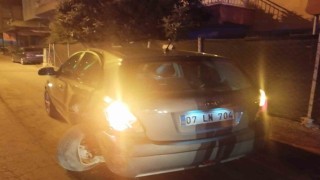 Serikte otomobiller çarpıştı: 2 yaralı