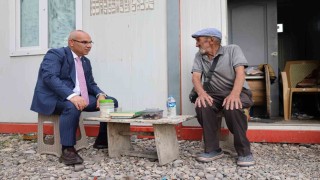 Sevdiğini 60 yıldır bekleyen Memiş Dayı Vali Koçu duygulandırdı