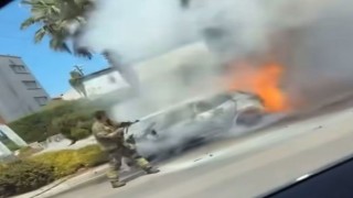 Seyir halindeki araç alev topuna döndü