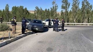 Seyir halindeki araca arkadan çarptı: 5 yaralı