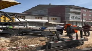 Sıcak asfalt çalışmaları sürüyor