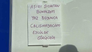 Sıcakların 45 dereceyi bulmasına dayanamayınca, iş yerine not asıp tatile çıktı