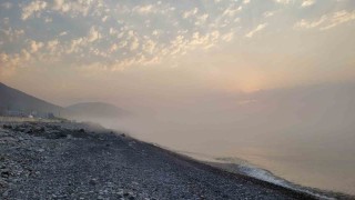 Sıcaklığı 15 dereceye düşen denizin üzerinde sis bulutu oluştu